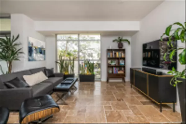 San Diego, CA 92103,3812 Park Blvd #206