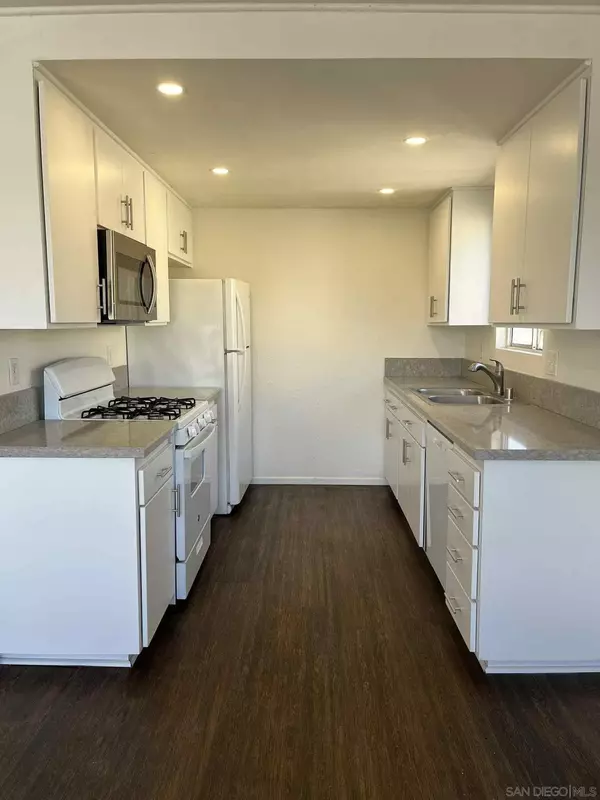 San Diego, CA 92107,4373 W point loma blvd #B
