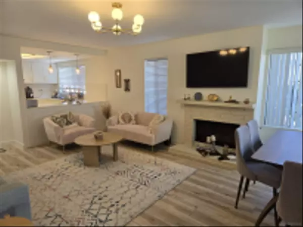San Diego, CA 92122,4064 Crystal Dawn Ln #107