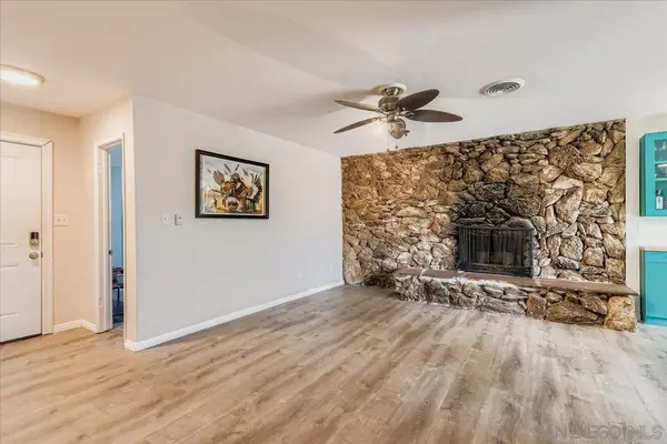 El Cajon, CA 92021,992 Ednabelle Ct