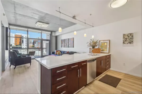 San Diego, CA 92101,1494 Union St #403