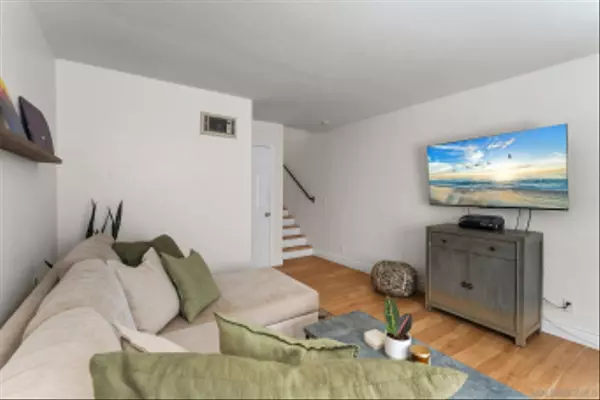 San Diego, CA 92110,5760 Riley St #2