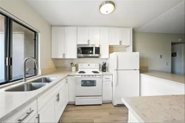 San Diego, CA 92119,7838 Cowles Mountain Court #C6