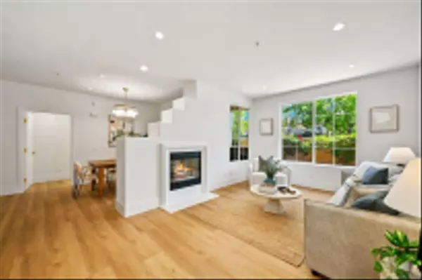 San Diego, CA 92130,12370 Carmel Country Rd #105