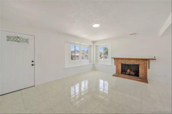 San Diego, CA 92139,6253 Rancho Hills Dr