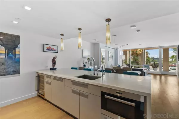 San Diego, CA 92101,888 W E Street #307