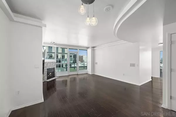 San Diego, CA 92101,555 Front Street #2201