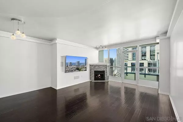 San Diego, CA 92101,555 Front Street #2201