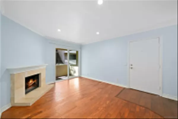 San Diego, CA 92131,9939 Erma Rd #101