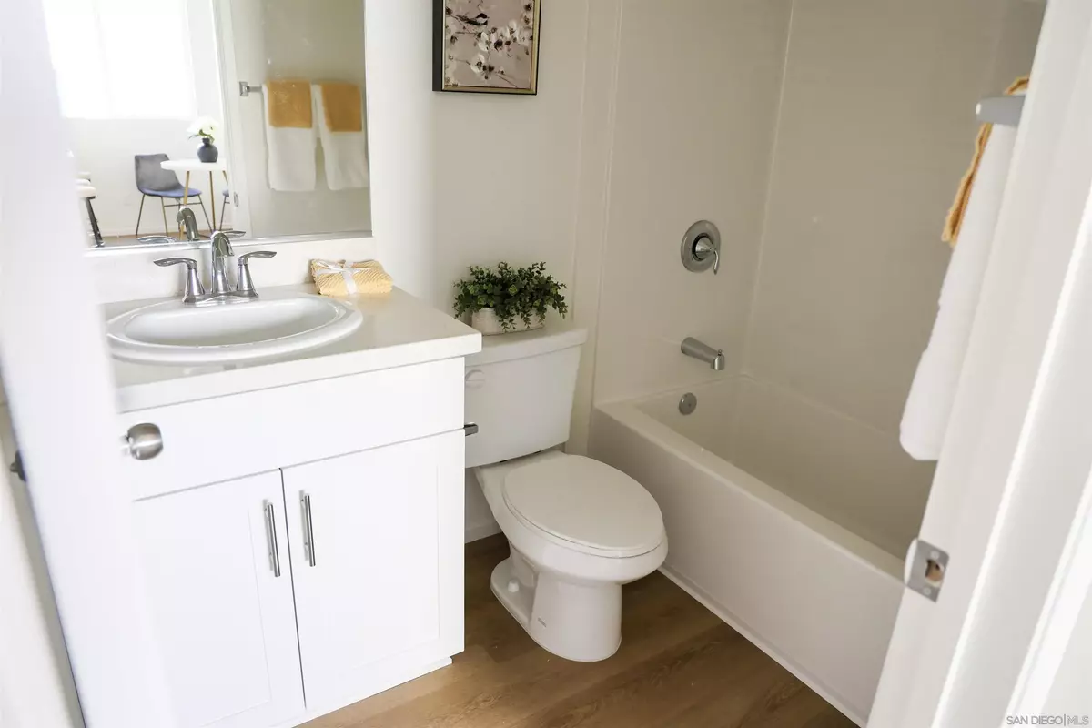 San Diego, CA 92114,5282 Naranja Street 11