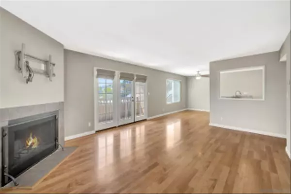 San Diego, CA 92110,5653 Riley St #105