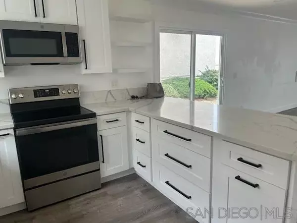 Carlsbad, CA 92011,6675 Paseo del norte #A