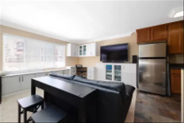 San Diego, CA 92109,860 Turquoise St #235