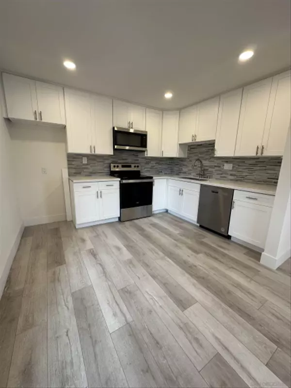 San Diego, CA 92107,4617-19 Del Monte Ave