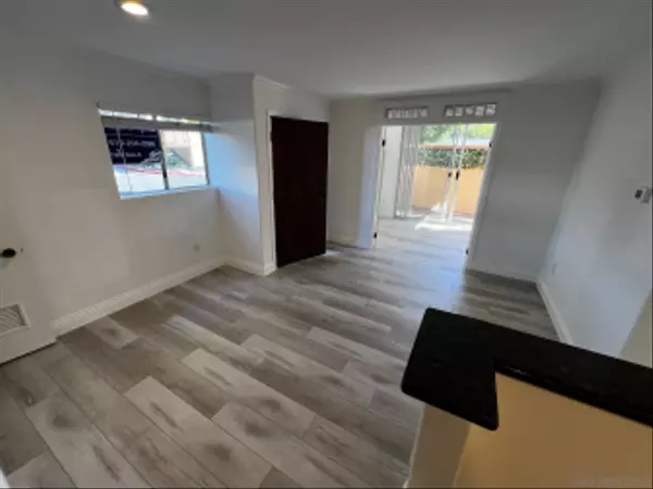 San Diego, CA 92122,3979 Nobel Dr #305