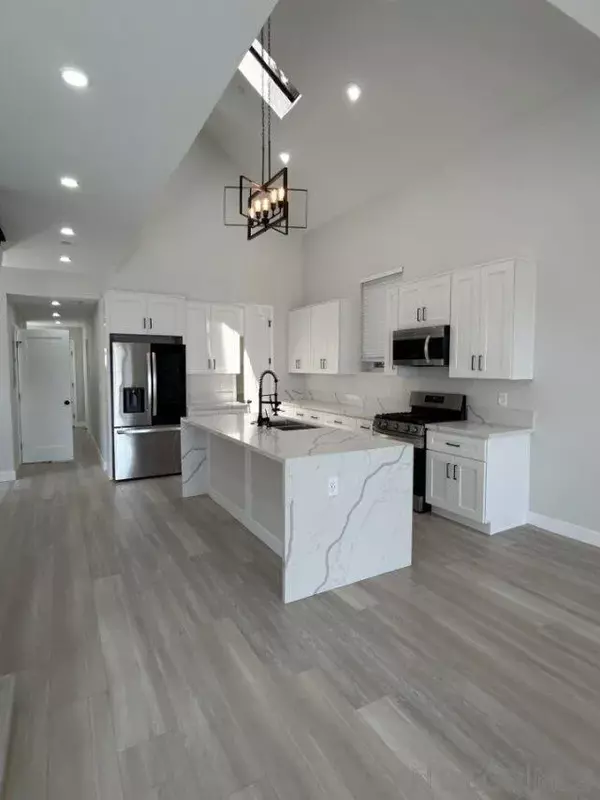 San Diego, CA 92102,3328 B ST