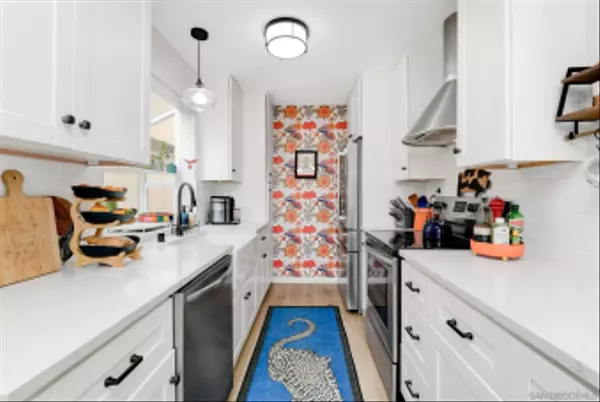 San Diego, CA 92110,3851 Basilone St #2