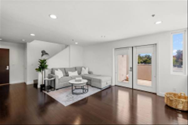 San Diego, CA 92109,924 Hornblend Street