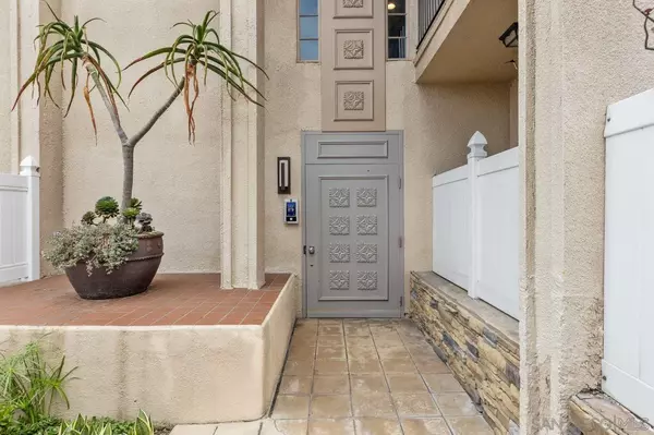 San Diego, CA 92106,370 Rosecrans St #302