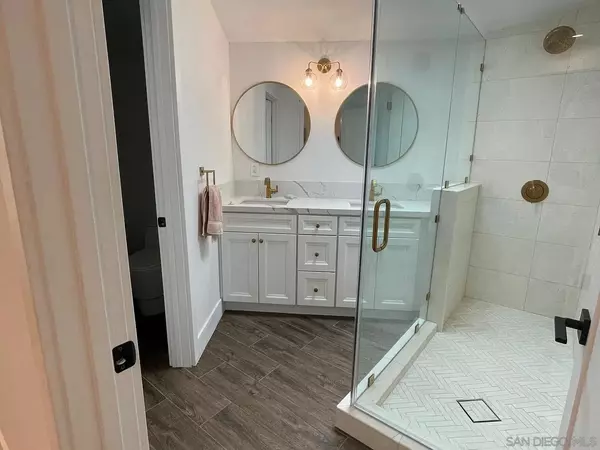 San Diego, CA 92117,4811 Appleton