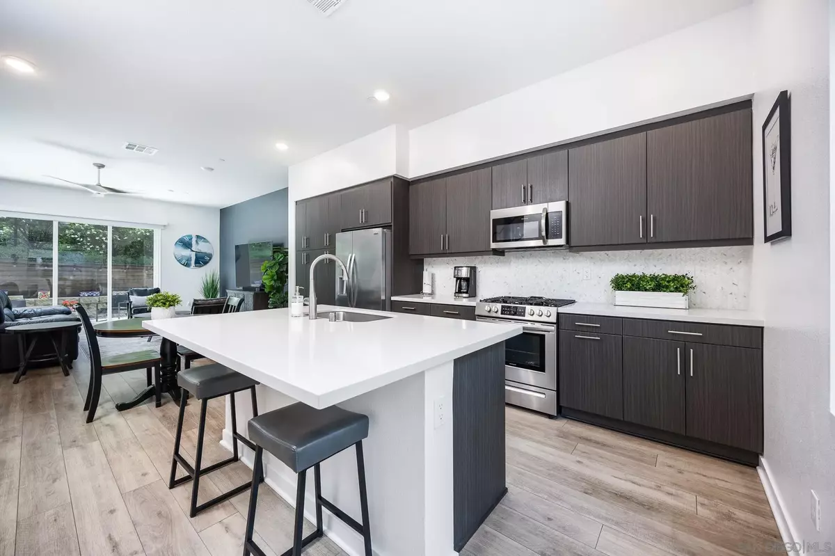 San Diego, CA 92108,10402 Harlow Cir #43