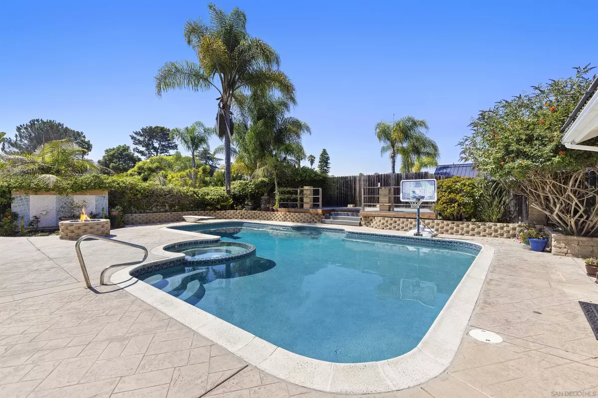 Encinitas, CA 92024,1510 Orangeview Dr #1-2