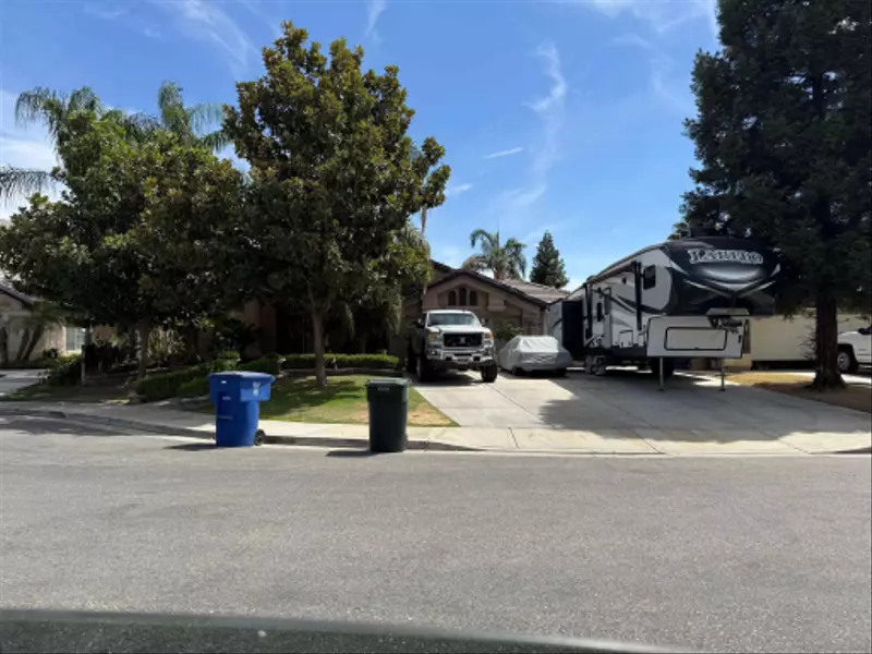 9907 Cobblestone Ave, Bakersfield, CA 93311
