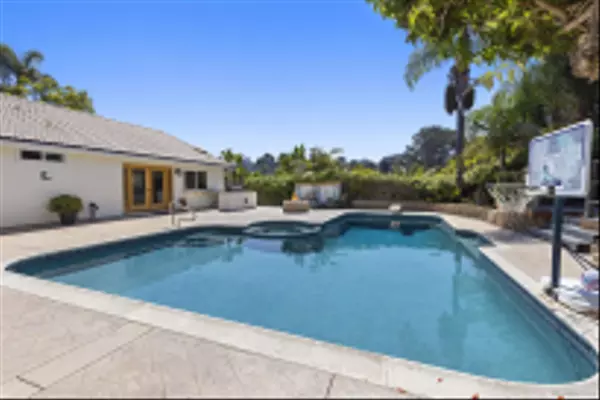 1510 Orangeview Dr, Encinitas, CA 92024