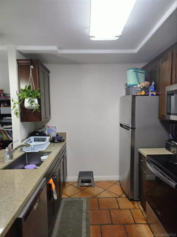 San Diego, CA 92105,4074 48Th St #7