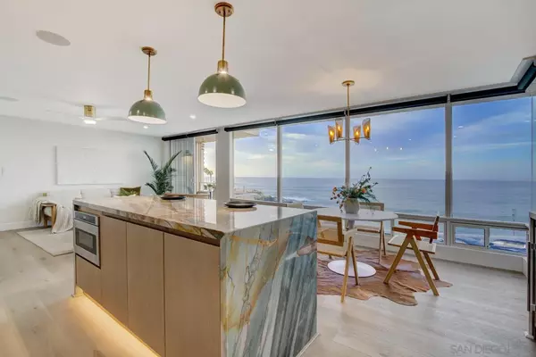 La Jolla, CA 92037,1219 Coast Blvd #3