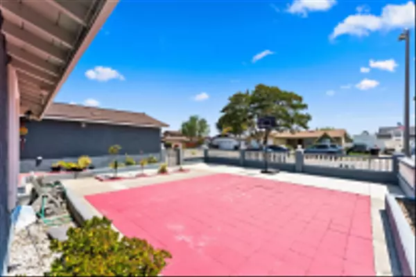 San Diego, CA 92114,240 Ledgewood Ln