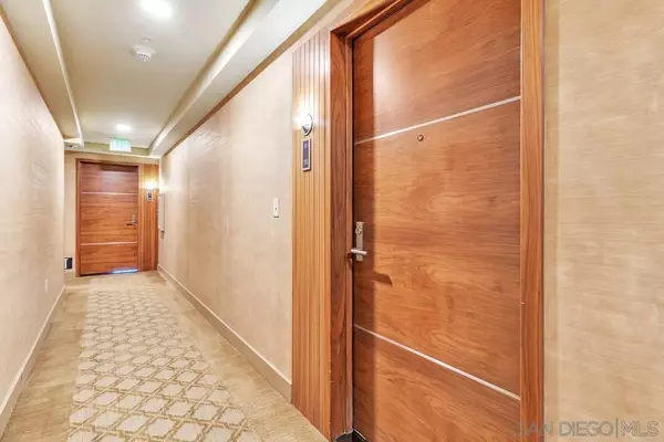 San Diego, CA 92101,700 W E St #2005