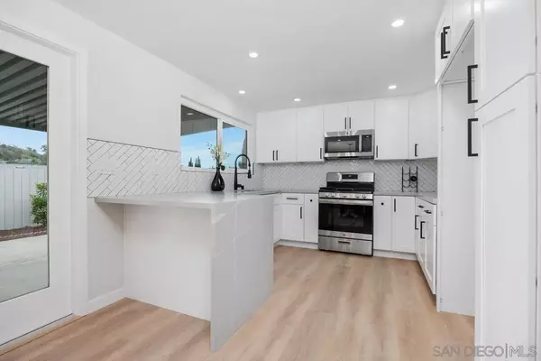 Poway, CA 92064,13417 Silver Lake Dr