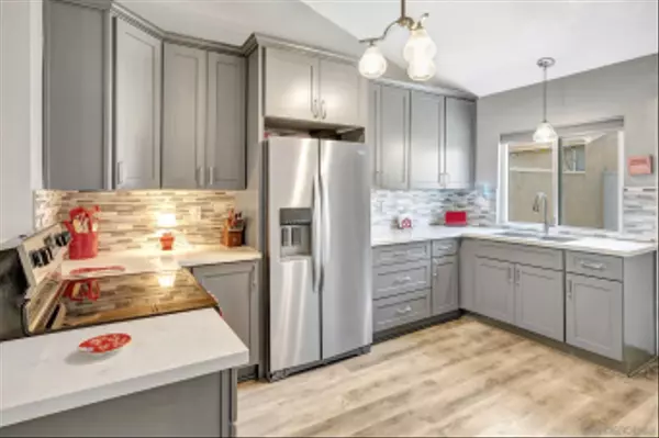 La Mesa, CA 91942,7700 Parkway Dr #17