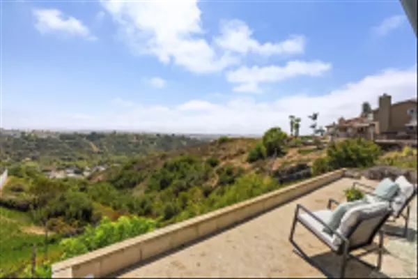 2122 March Pl, San Diego, CA 92110
