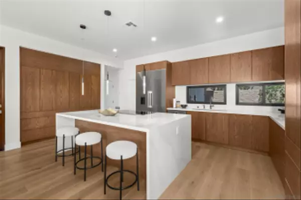 San Diego, CA 92109,5108 Gordon Ln