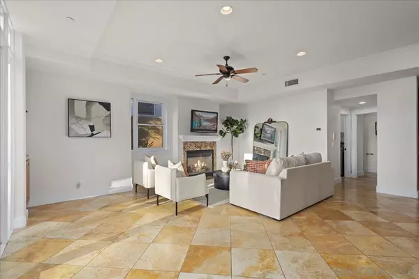 Coronado, CA 92118,411 Orange Ave #1