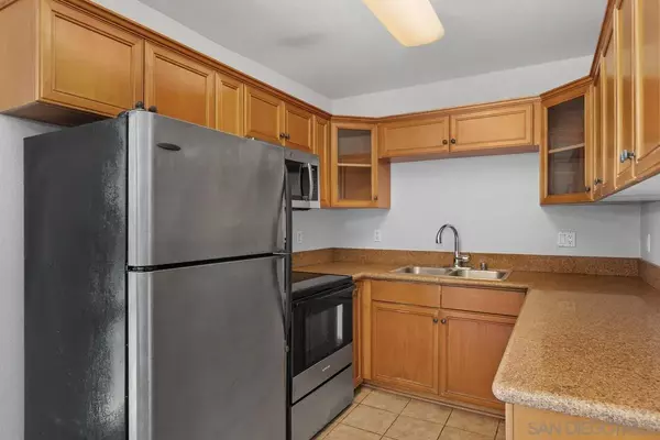 San Diego, CA 92117,6666 Beadnell Way #15