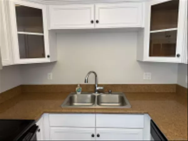 San Diego, CA 92117,6666 Beadnell Way #15