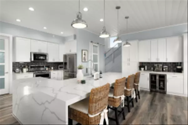 Oceanside, CA 92054,2743 Mesa Dr