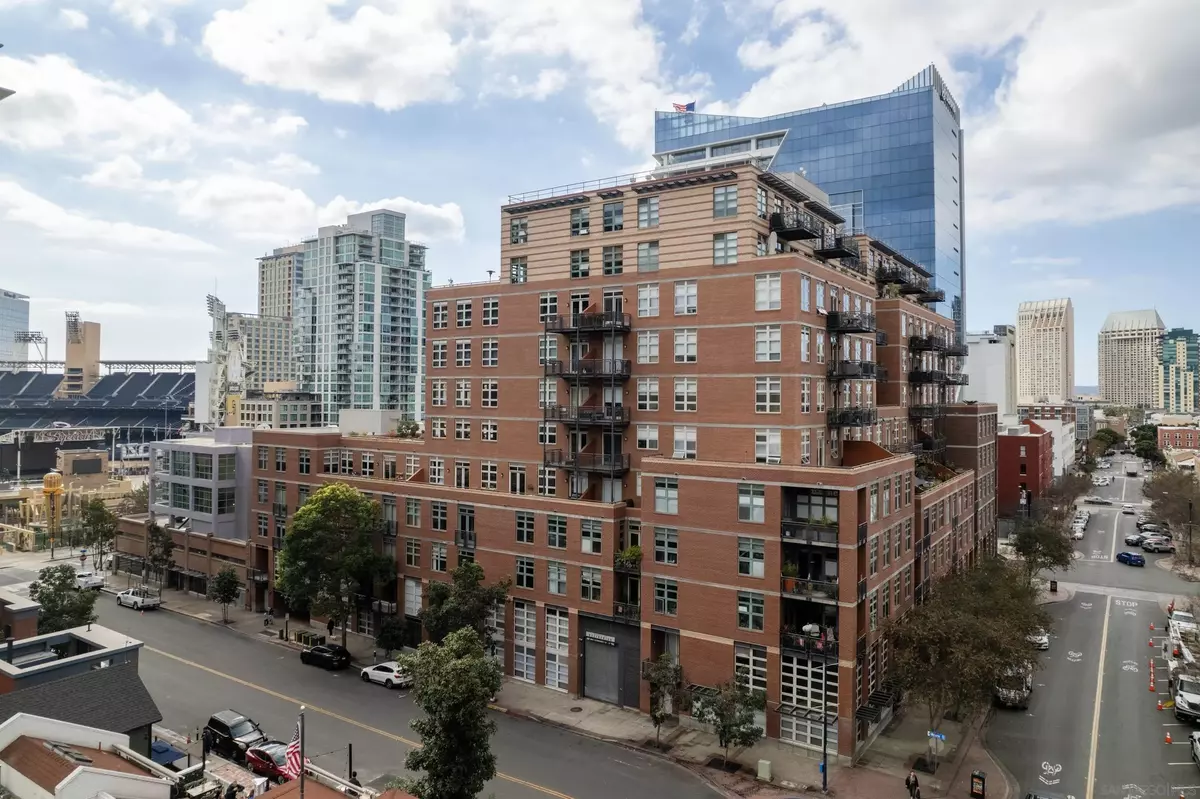 San Diego, CA 92101,877 Island Ave #407