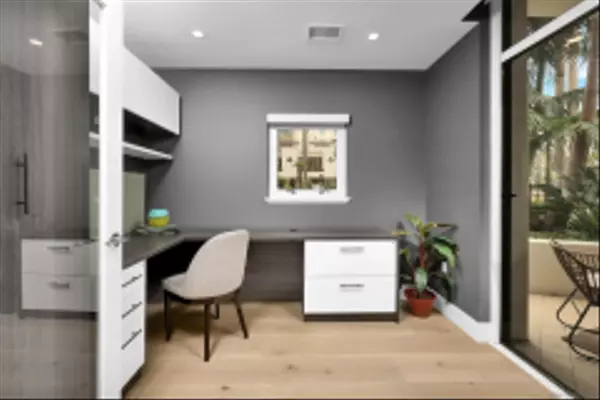 San Diego, CA 92101,700 W Harbor Drive #201