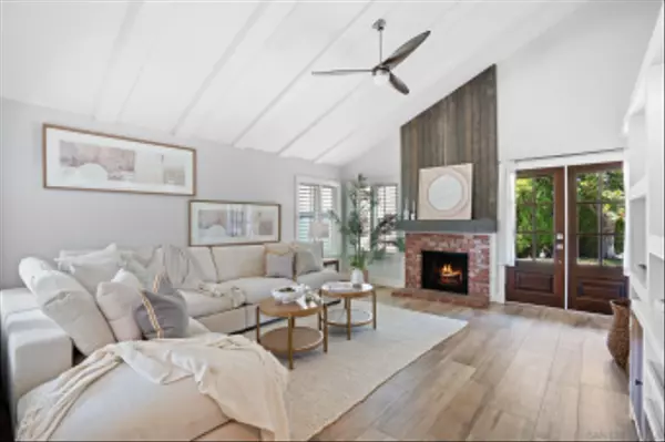 Carlsbad, CA 92009,3105 Madera Ct