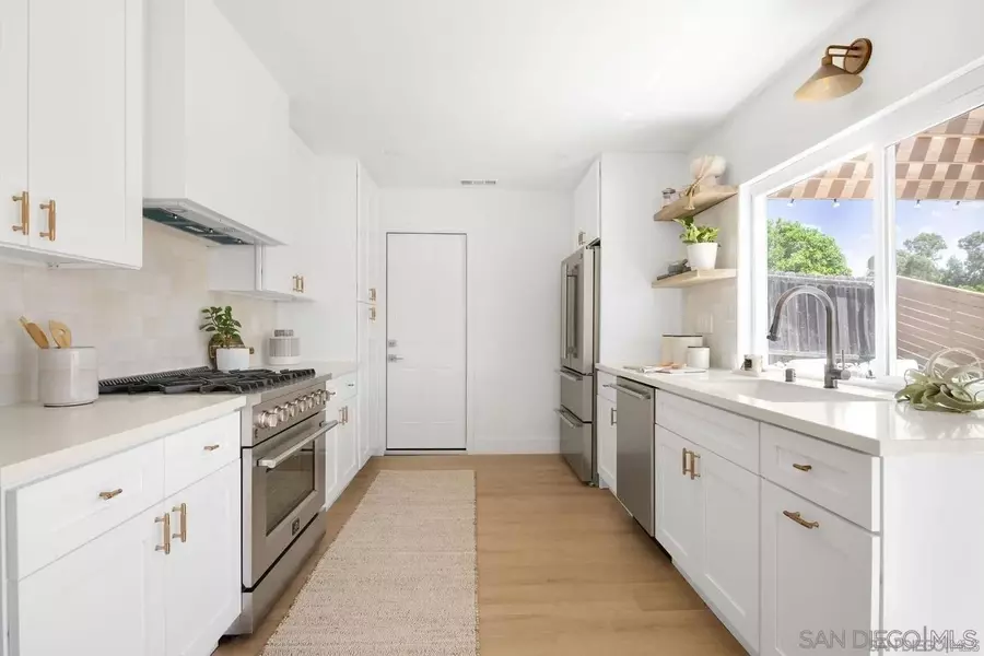 13233 La Venta Dr, Poway, CA 92064