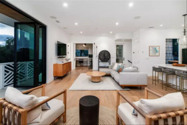 San Diego, CA 92109,1041 Van Nuys St