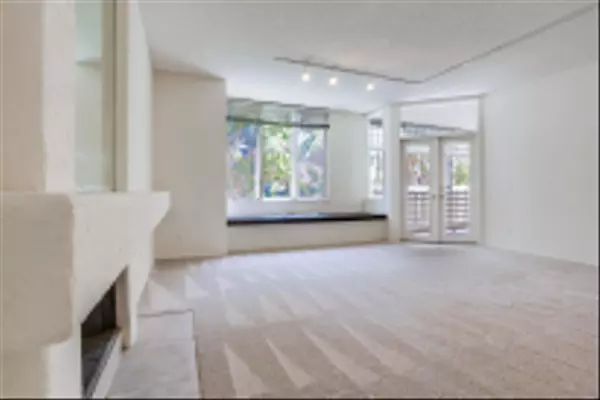 San Diego, CA 92122,4018 Nobel Dr #201