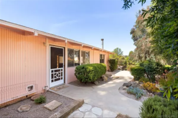 Lakeside, CA 92040,8968 Rocket Ridge Rd