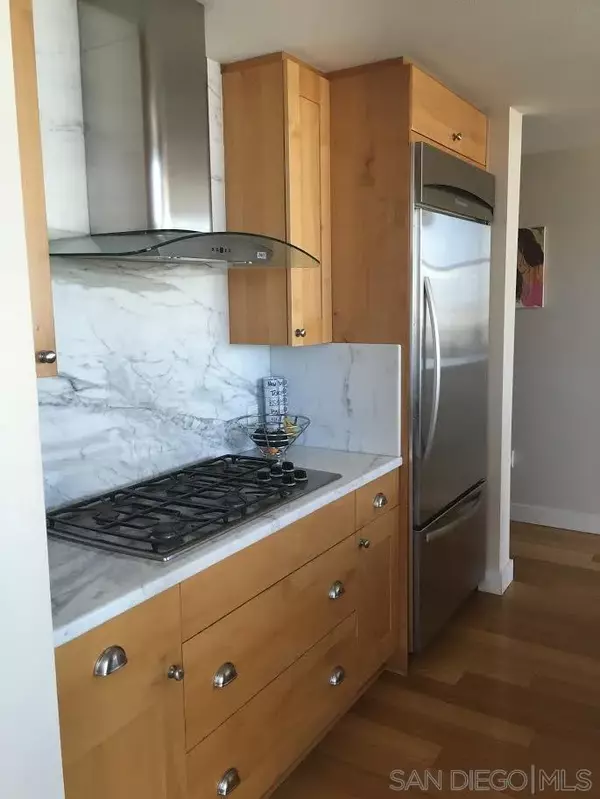 San Diego, CA 92101,700 W E St #2904