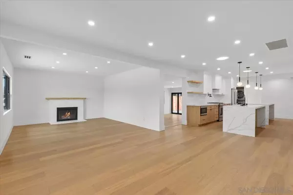 San Diego, CA 92116,5027 E Mountain View Dr