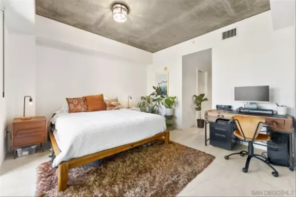 San Diego, CA 92101,801 Ash St #302